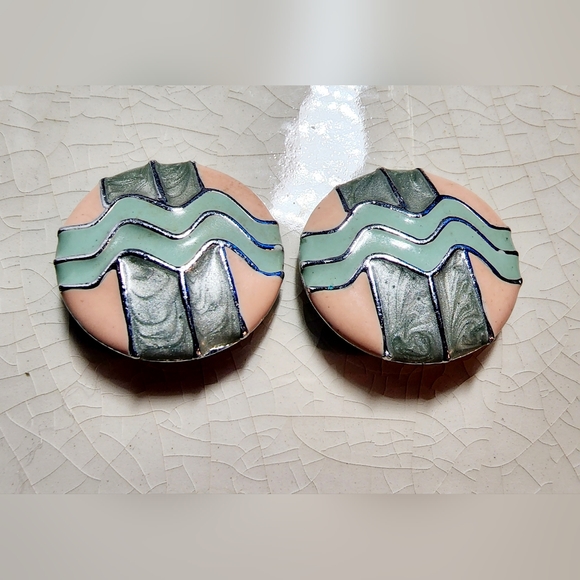 1980s pastel pink green cloisonne zigzag pattern clip on earrings - Picture 2 of 7